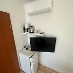 Tomaz Apartment, Burle