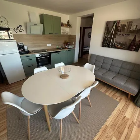 Tomaz Apartment, Burle *