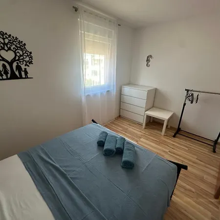 Tomaz Apartment, Burle