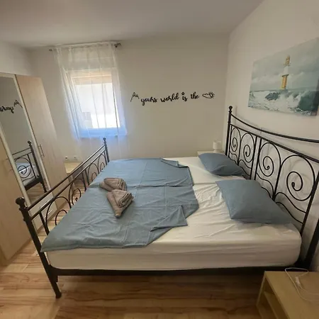 Tomaz Apartment, Burle *