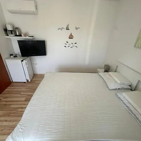 Tomaz Apartment, Burle *