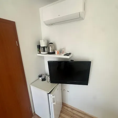Tomaz Apartment, Burle