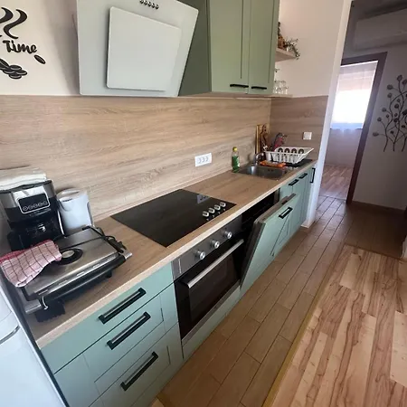 Tomaz Apartment, Burle