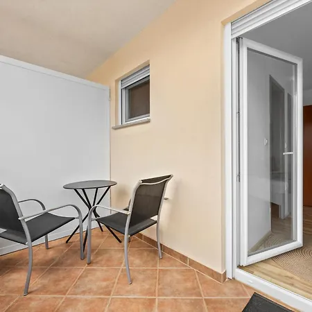 Tomaz Apartment, Burle *